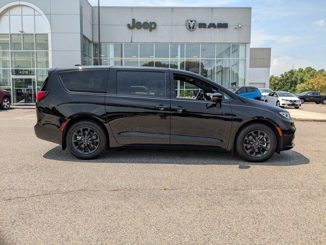 2024 Chrysler Pacifica Hybrid S Appearance Pkg