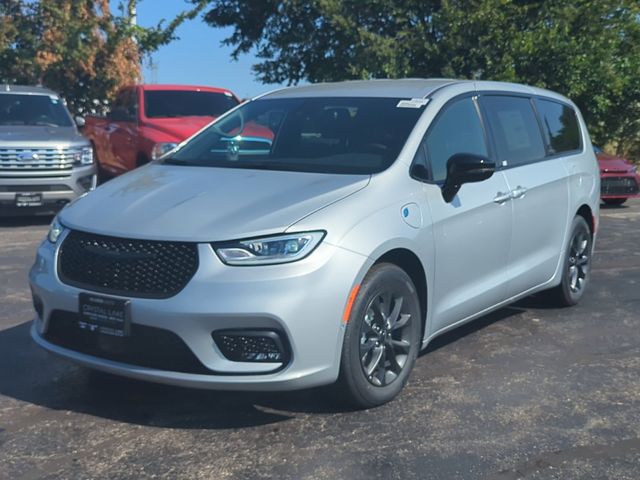 2024 Chrysler Pacifica Hybrid S Appearance Pkg