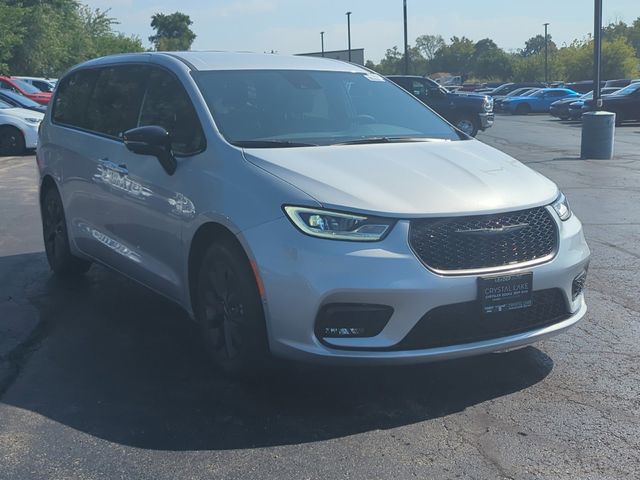 2024 Chrysler Pacifica Hybrid S Appearance Pkg