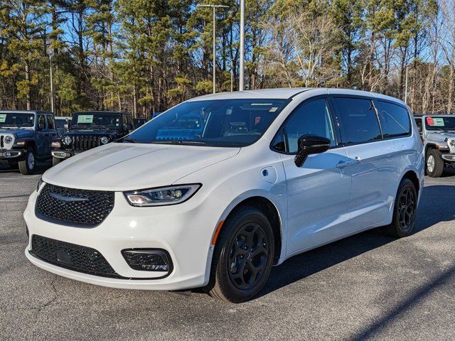 2024 Chrysler Pacifica Hybrid S Appearance Pkg