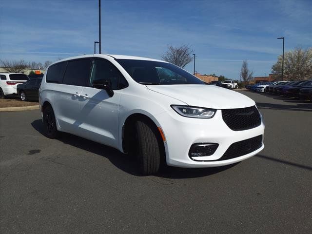 2024 Chrysler Pacifica Hybrid S Appearance Pkg