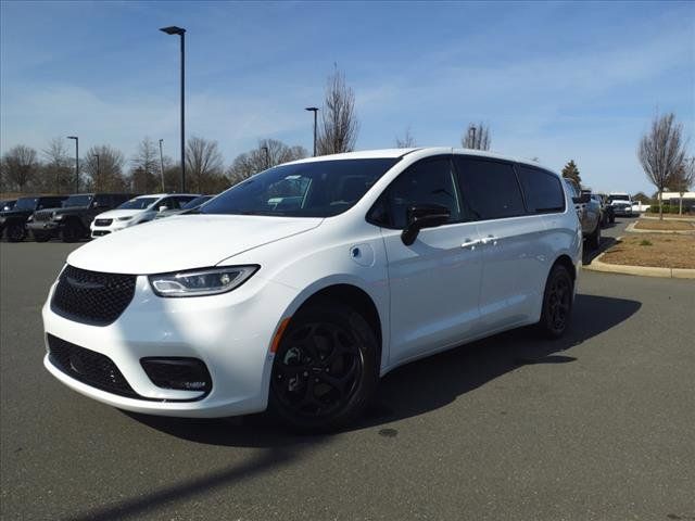 2024 Chrysler Pacifica Hybrid S Appearance Pkg