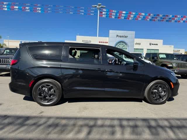 2024 Chrysler Pacifica Hybrid S Appearance Pkg