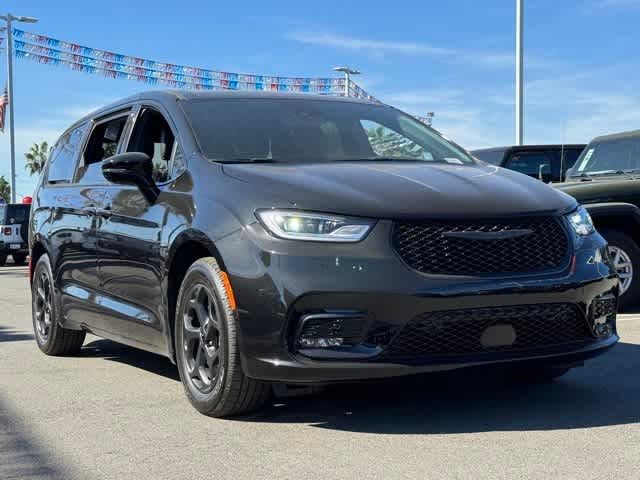 2024 Chrysler Pacifica Hybrid S Appearance Pkg