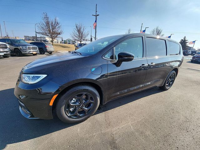 2024 Chrysler Pacifica Hybrid S Appearance Pkg