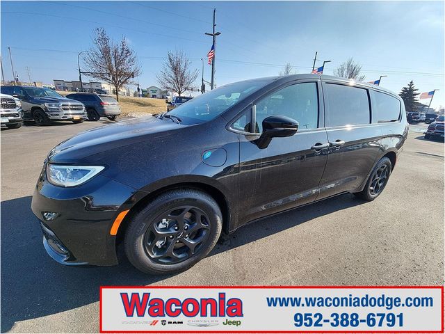 2024 Chrysler Pacifica Hybrid S Appearance Pkg