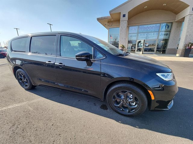 2024 Chrysler Pacifica Hybrid S Appearance Pkg