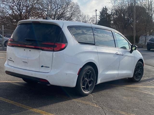 2024 Chrysler Pacifica Hybrid S Appearance Pkg