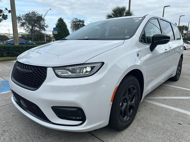 2024 Chrysler Pacifica Hybrid S Appearance Pkg