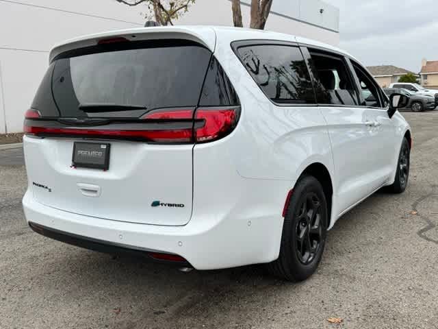 2024 Chrysler Pacifica Hybrid S Appearance Pkg