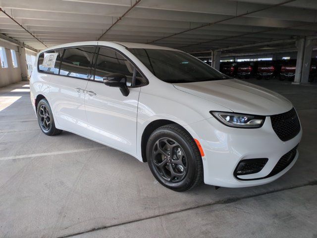 2024 Chrysler Pacifica Hybrid S Appearance Pkg