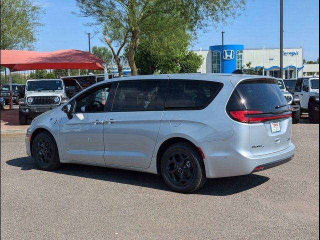 2024 Chrysler Pacifica Hybrid S Appearance Pkg