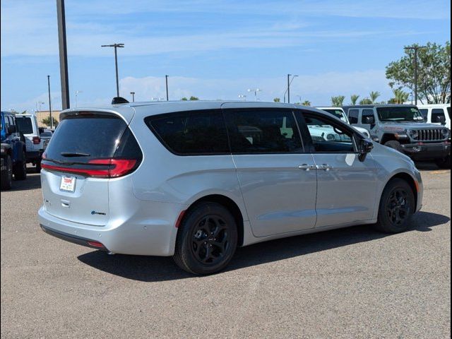 2024 Chrysler Pacifica Hybrid S Appearance Pkg