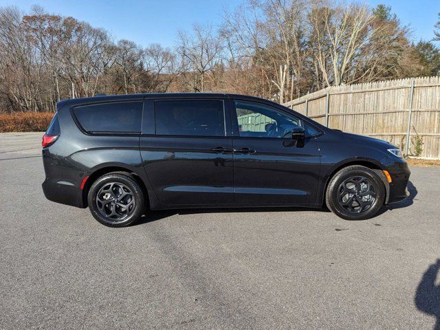 2024 Chrysler Pacifica Hybrid S Appearance Pkg