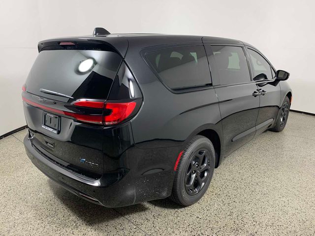 2024 Chrysler Pacifica Hybrid S Appearance Pkg