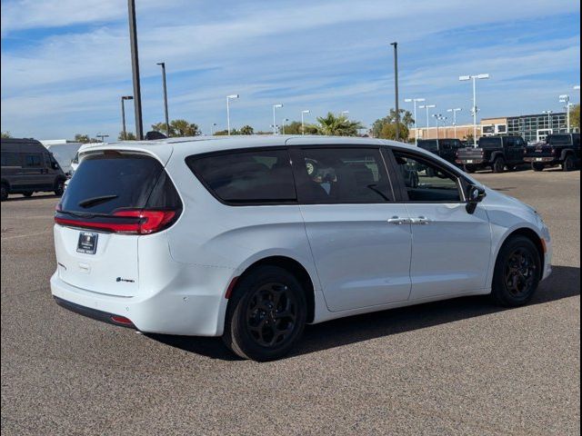 2024 Chrysler Pacifica Hybrid S Appearance Pkg