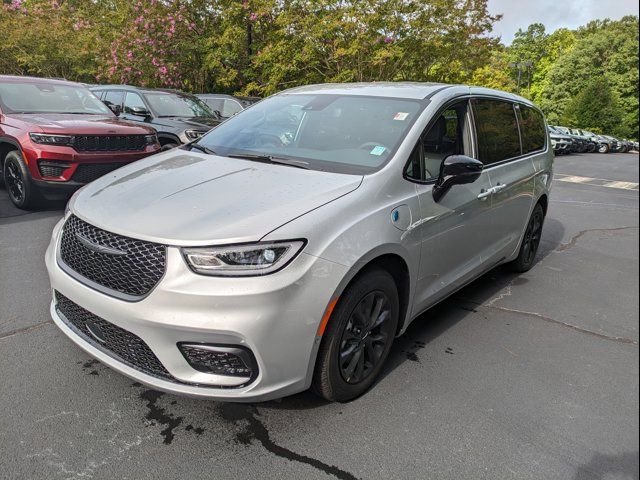 2024 Chrysler Pacifica Hybrid S Appearance Pkg