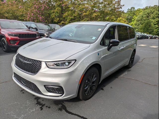 2024 Chrysler Pacifica Hybrid S Appearance Pkg