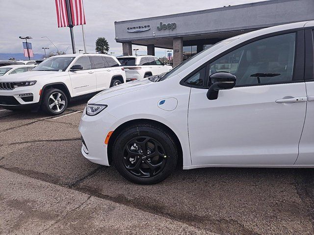 2024 Chrysler Pacifica Hybrid S Appearance Pkg