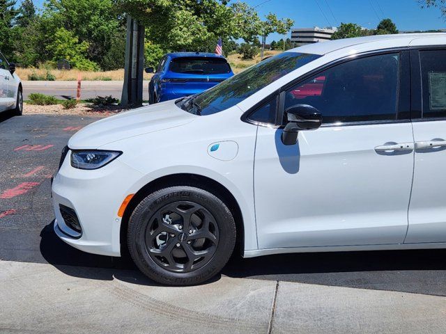 2024 Chrysler Pacifica Hybrid S Appearance Pkg