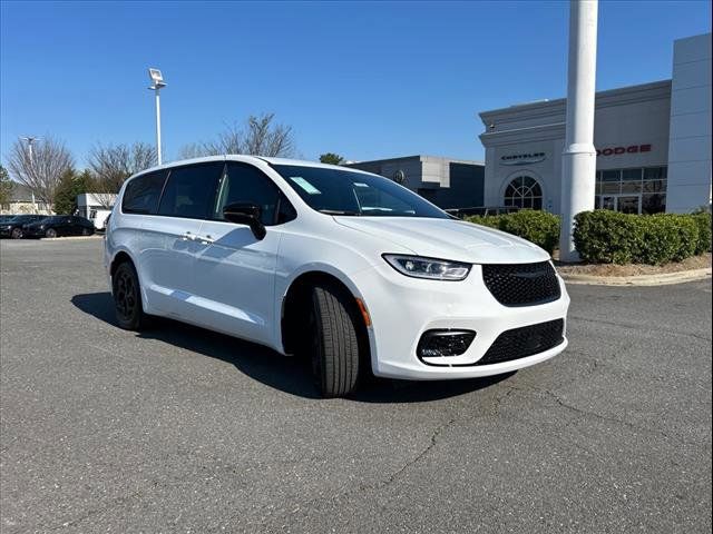 2024 Chrysler Pacifica Hybrid S Appearance Pkg