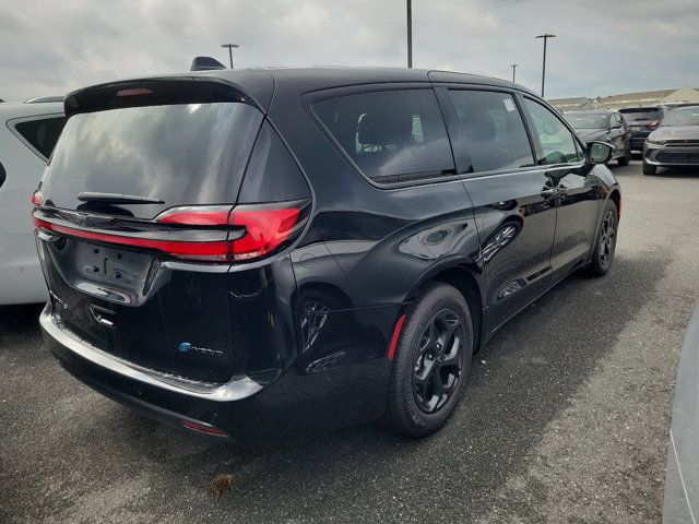 2024 Chrysler Pacifica Hybrid S Appearance Pkg