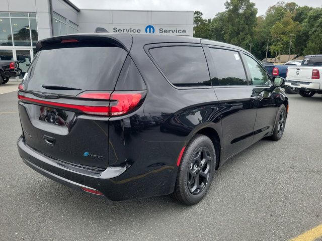 2024 Chrysler Pacifica Hybrid S Appearance Pkg