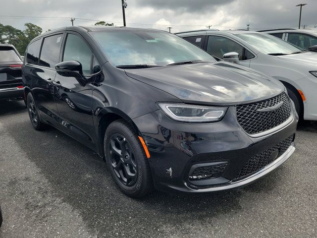 2024 Chrysler Pacifica Hybrid S Appearance Pkg