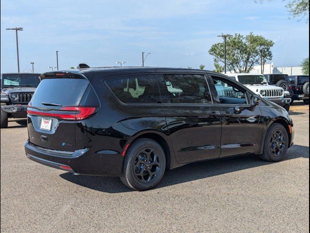 2024 Chrysler Pacifica Hybrid S Appearance Pkg