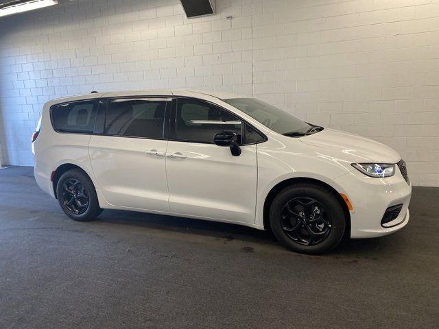 2024 Chrysler Pacifica Hybrid S Appearance Pkg