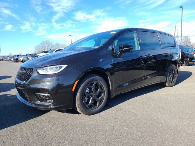 2024 Chrysler Pacifica Hybrid S Appearance Pkg