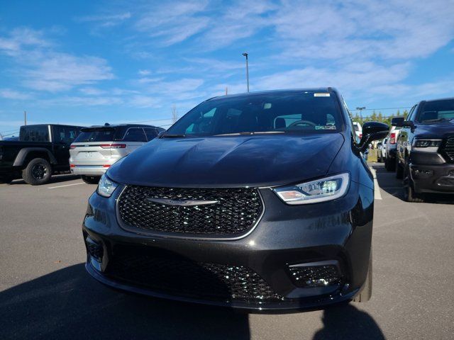 2024 Chrysler Pacifica Hybrid S Appearance Pkg