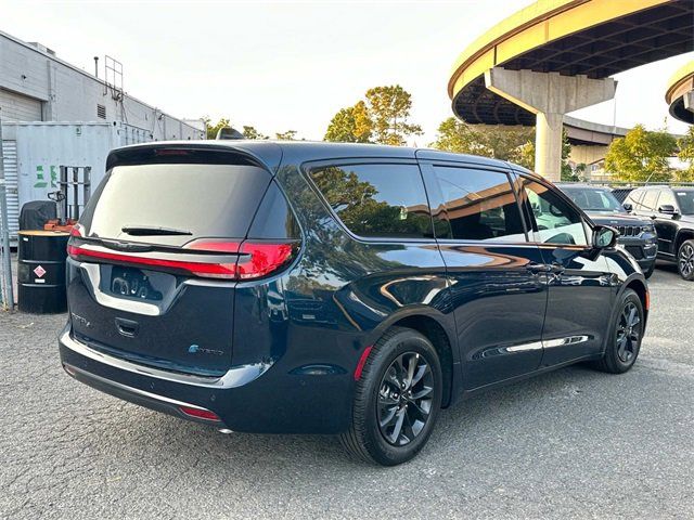 2024 Chrysler Pacifica Hybrid S Appearance Pkg