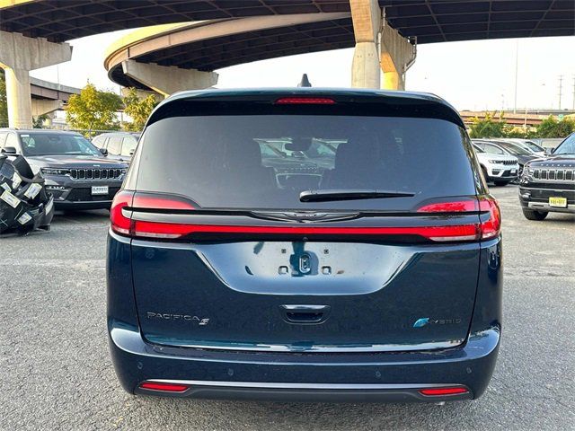 2024 Chrysler Pacifica Hybrid S Appearance Pkg