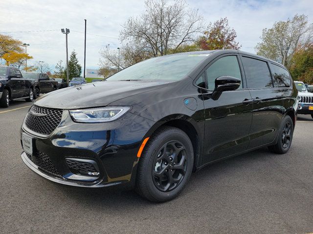 2024 Chrysler Pacifica Hybrid S Appearance Pkg