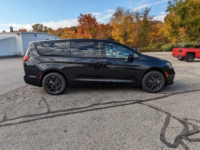 2024 Chrysler Pacifica Hybrid S Appearance Pkg