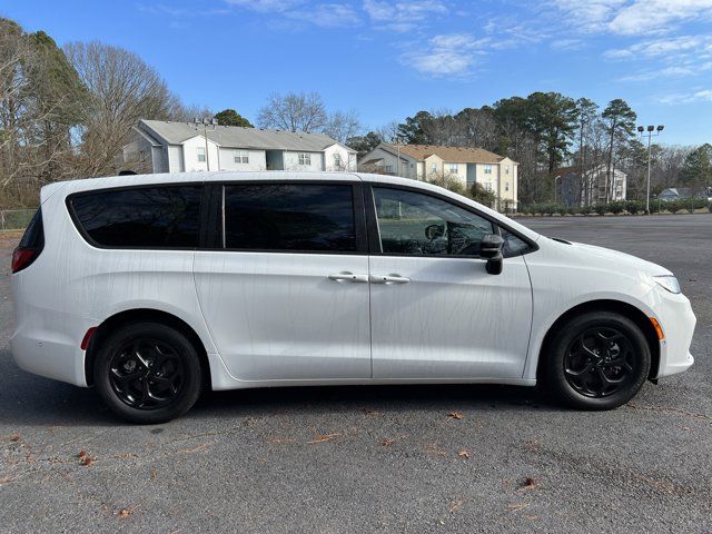 2024 Chrysler Pacifica Hybrid S Appearance Pkg