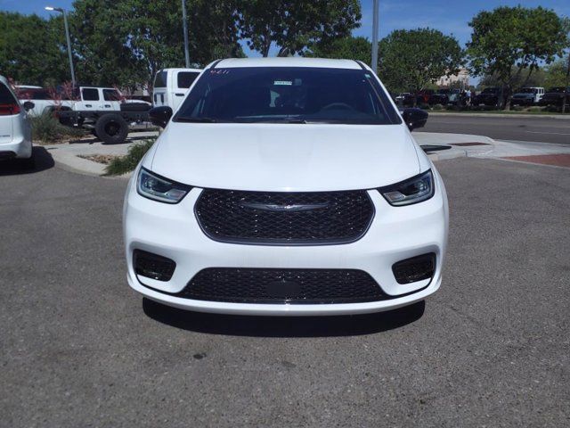 2024 Chrysler Pacifica Hybrid S Appearance Pkg