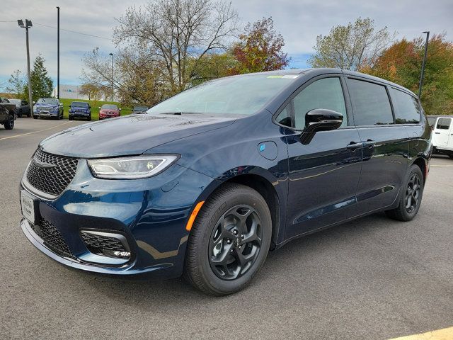 2024 Chrysler Pacifica Hybrid S Appearance Pkg