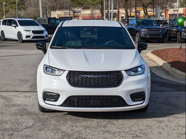 2024 Chrysler Pacifica Hybrid S Appearance Pkg