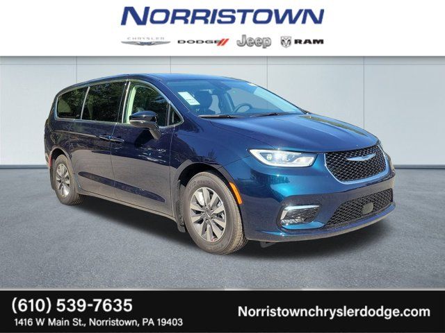 2024 Chrysler Pacifica Hybrid Select