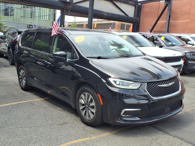 2024 Chrysler Pacifica Hybrid Select