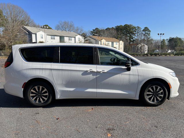 2024 Chrysler Pacifica Hybrid Select