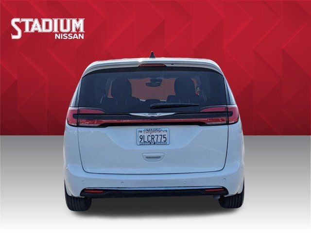 2024 Chrysler Pacifica Hybrid Select