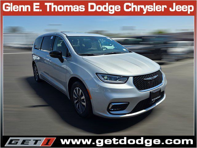 2024 Chrysler Pacifica Hybrid Select