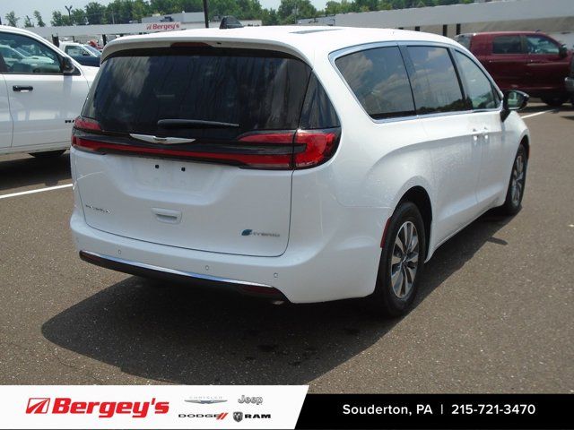 2024 Chrysler Pacifica Hybrid Select