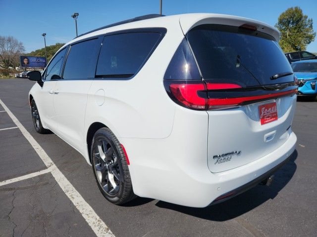 2024 Chrysler Pacifica Limited