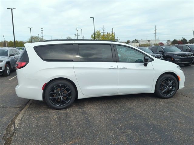 2024 Chrysler Pacifica Limited