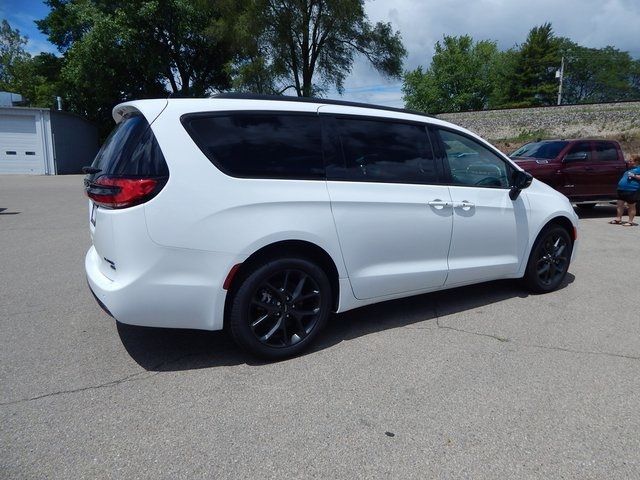 2024 Chrysler Pacifica Limited