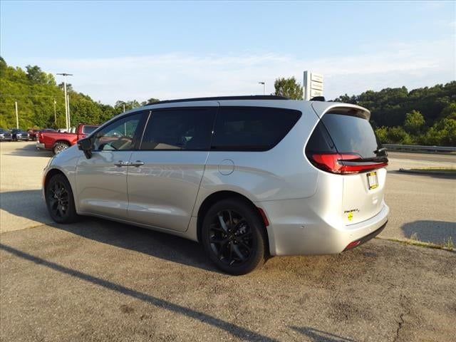 2024 Chrysler Pacifica Touring-L